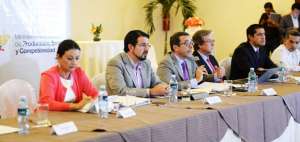Ministros del sector productivo se reunieron ayer en Cuenca con empresarios privados.