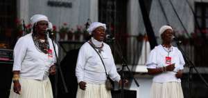 Las Tres Mar&iacute;as trabajan con su voz para ensamblar la bomba, la m&uacute;sica tradicional del Valle del Chota. Imitan el sonido de trompetas, tambores y cornetas.