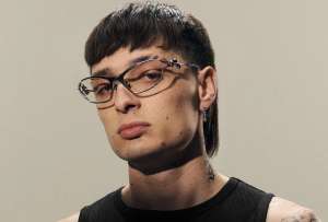 Peso Pluma fue incluido entre los latinos m&aacute;s bellos por la revista People.