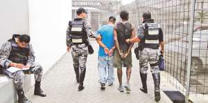 Supuestos delincuentes fueron detenidos en Guayaquil. 
