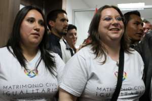 Jueza neg&oacute; acci&oacute;n de protecci&oacute;n a lesbianas que desean contraer nupcias  