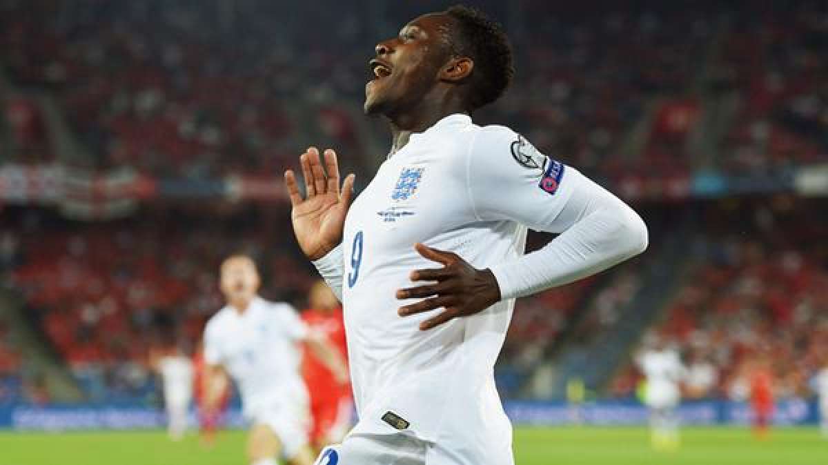 Danny Welbeck celebrando los goles alcanzados esta tarde. Foto: @england