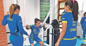 Las jugadoras de la selecci&oacute;n femenina combinan los entrenamientos con sesiones de pesas en el gimnasio. Foto: Marco Salgado / El Tel&eacute;grafo