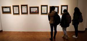 La muestra se exhibe en el Centro Cultural de la PUCE y ofrece una perspectiva intimista de los pacientes con enfermedades psiqui&aacute;tricas.