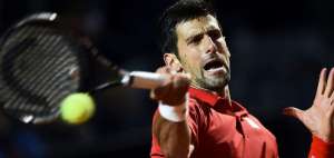 Djokovic gana a Nishikori y jugar&aacute; final de Roma contra Murray