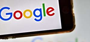 La UE impone a Google una multa r&eacute;cord de 2.424 millones de euros