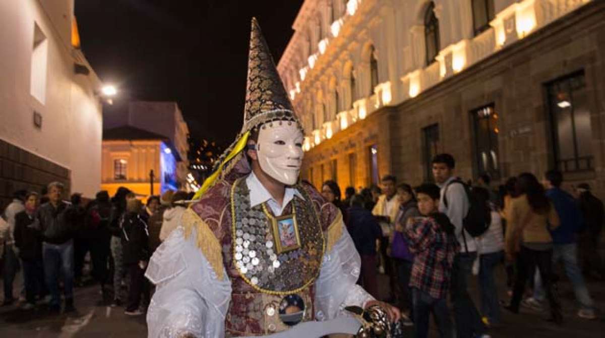 M&aacute;s de 2 mil personas visitaron Carondelet durante la Velada Libertaria 