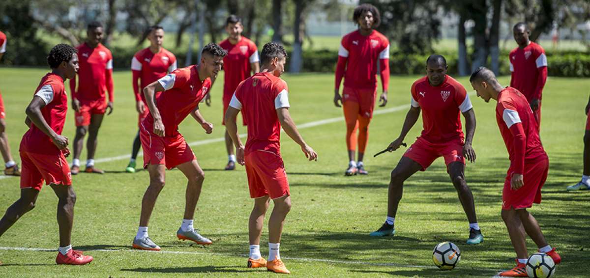 Los jugadores de Liga de Quito entrenaron en el complejo de Pomasqui antes de viajar a Paraguay para enfrentar al Guabir&aacute;. 