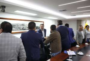 USD 20 millones y tarifa de USD 0,40: Merino critica acuerdo municipal con transportistas 