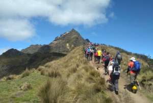 Los excursionistas fueron rescatados en buenas condiciones de salud en el volcán Rucu Pichincha y pudieron reunirse con sus familiares. 