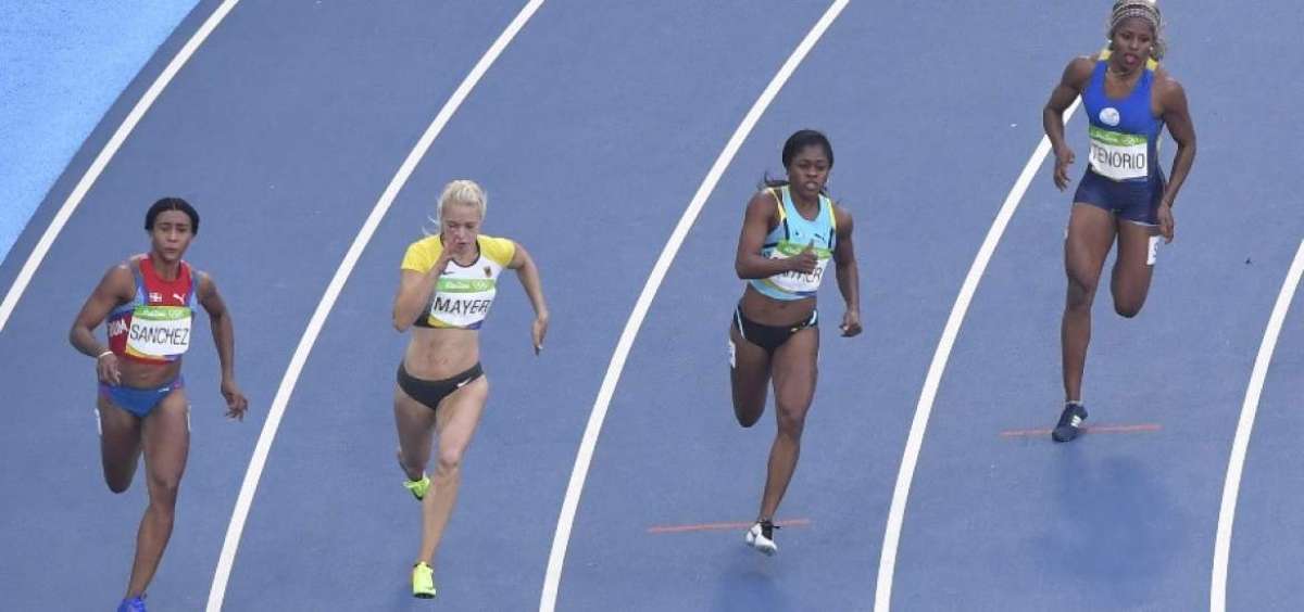 Con 20 a&ntilde;os de edad, &Aacute;ngela Tenorio (der.), es la m&aacute;s joven de las corredoras emparejadas en el heat 2 de las semifinales, que consta de 3 grupos. 