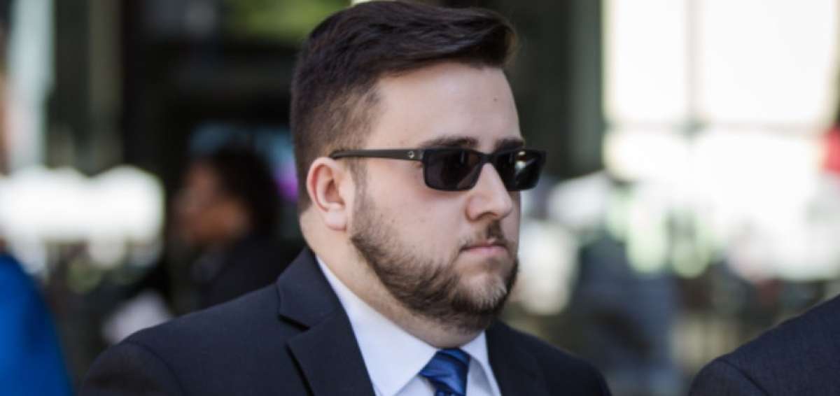 Edward Majerczyk deja el tribunal en Chicago.