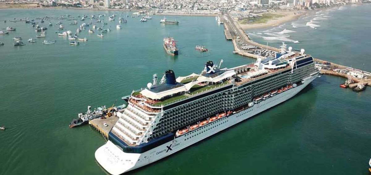 El arribo de turistas en los cruceros no se detuvo a pesar del terremoto, los visitantes llegaban para observar los destrozos que caus&oacute; el sismo