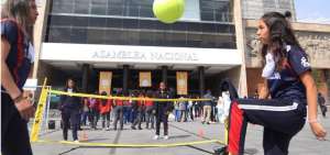 En la feria deportiva por la declaratoria del D&iacute;a Nacional del F&uacute;tbol Femenino participaron j&oacute;venes de varias instituciones educativas.