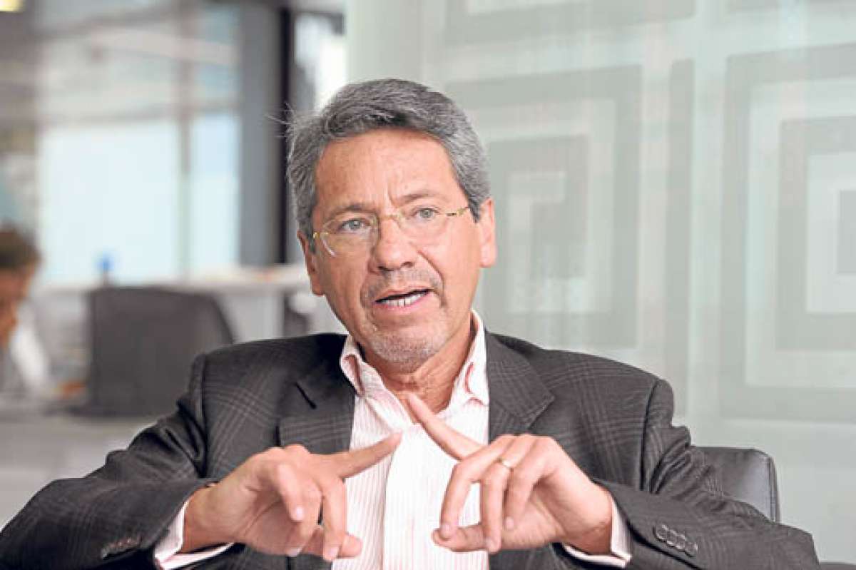 El ganador del certamen de novela corta se desempe&ntilde;a como Embajador de Ecuador en Colombia desde 2011. Foto: Tomada de El Ciudadano.