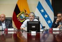 El presidente Guillermo Lasso (centro) lideró el Comité de Seguridad junto a otros representantes del Gobierno Nacional.