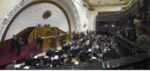 El Congreso, controlado por la oposici&oacute;n, consider&oacute; que el decreto "profundiza la grave alteraci&oacute;n del orden constitucional" del pa&iacute;s.