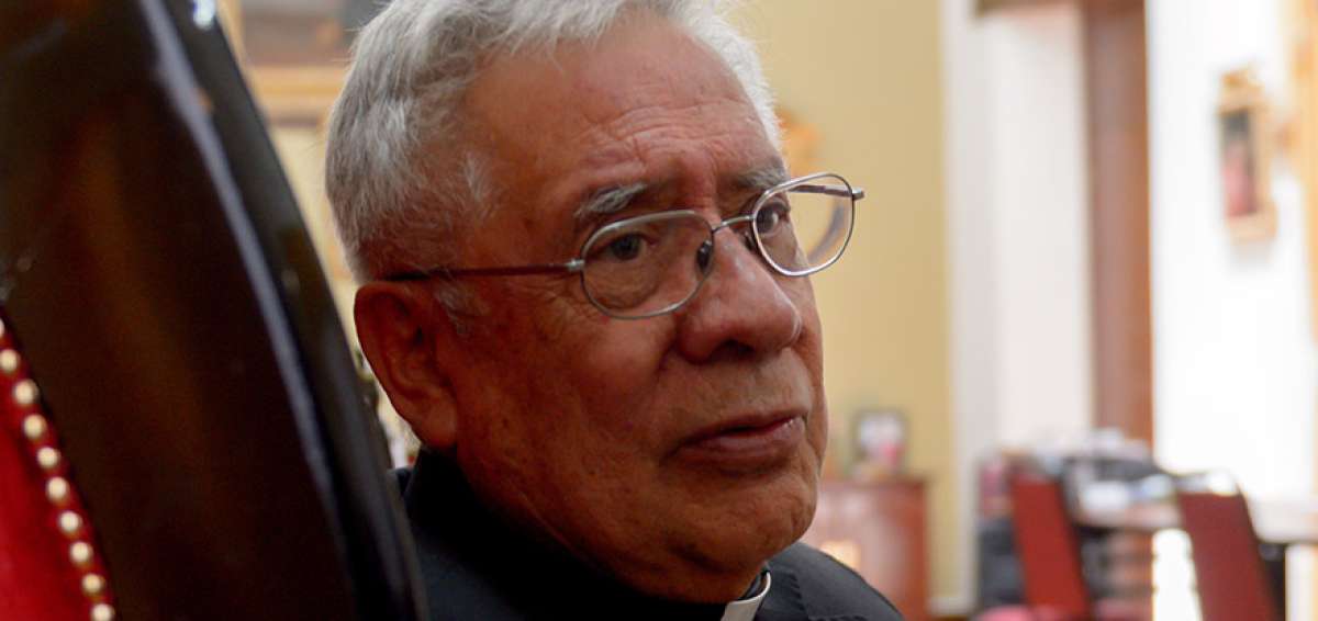 Monse&ntilde;or Fausto Tr&aacute;vez. Sacerdote franciscano, miembro de la Conferencia Episcopal Ecuatoriana, arzobispo de Quito.