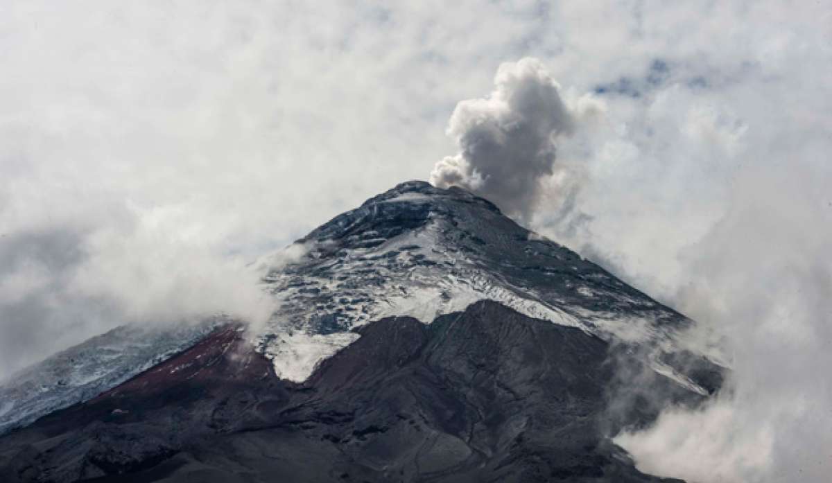 Seg&uacute;n Mario Ruiz, director del IG, el volc&aacute;n mantiene la actividad interna moderada con emisiones de vapor. Foto: John Guevara / El Tel&eacute;grafo