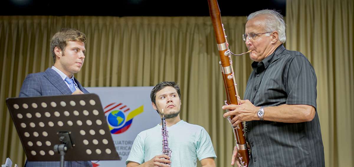 Morelli dio clases magistrales a m&uacute;sicos de la ciudad en el CEN, desde el martes pasado. 