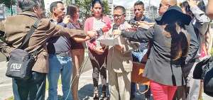 Roger Castro, abogado de Mar&iacute;a Ver&oacute;nica Pinargote, present&oacute; la demanda penal en contra de la asamble&iacute;sta de AP, Karina Arteaga.