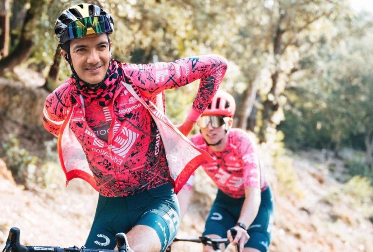 El ciclista Richard Carapaz competirá en 2023 en EF Education Easy-Post.