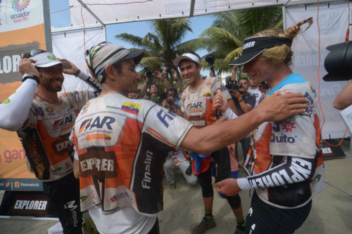 El equipo ecuatoriano festej&oacute; tras obtener el tercer lugar del Mundial de Aventura. Foto: Santiago Aguirre/El Tel&eacute;grafo