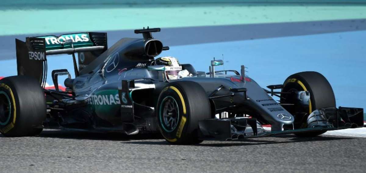 Hamilton logra la 'pole position' del GP de Bahr&eacute;in