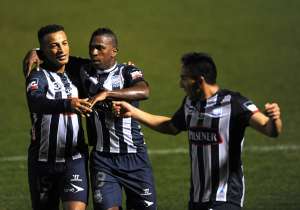 Emelec tendr&aacute; dos bajas en defensa para su partido de Copa