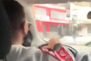 Video capta la persecución de un presunto delincuente por parte de un conductor. 