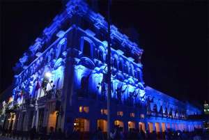  Una noche iluminada de azul por el D&iacute;a Mundial del Autismo