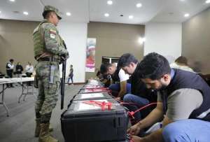 El CNE inició la distribución de 95 kits técnicos electorales para el exterior.