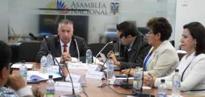La Comisi&oacute;n de Educaci&oacute;n esperaba al ministro de Educaci&oacute;n. 