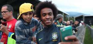 &Uacute;ltimo entrenamiento de Brasil causa tumulto de hinchas