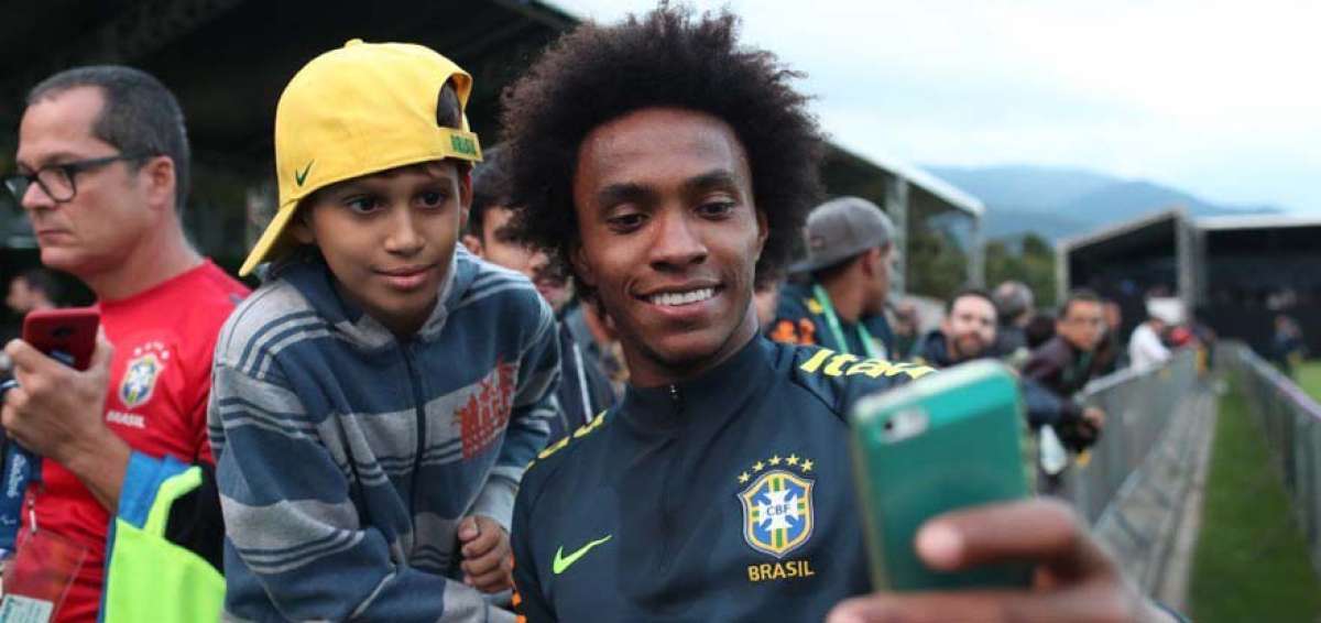 &Uacute;ltimo entrenamiento de Brasil causa tumulto de hinchas