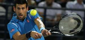 Novak Djokovic avanza firme en su camino hacia la final del torneo de Dub&aacute;i.