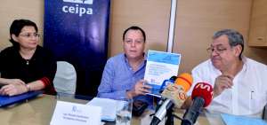 Olmedo Zambrano y Gustavo N&uacute;&ntilde;ez, de la Ceipa, mostraron ayer parte de la propuesta que expusieron al Gobierno por la crisis del sector.