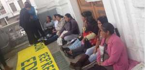 Los padres de familia piden que sus hijos regresen a la jornada estudiantil. Foto: Geovanna Melendres/ EL TEL&Eacute;GRAFO