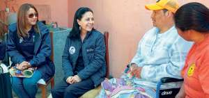 Las primeras damas, Roc&iacute;o de Moreno (de Ecuador) y Patricia Marroqu&iacute;n (de Guatemala, izq.), visitaron casas de personas con discapacidad.