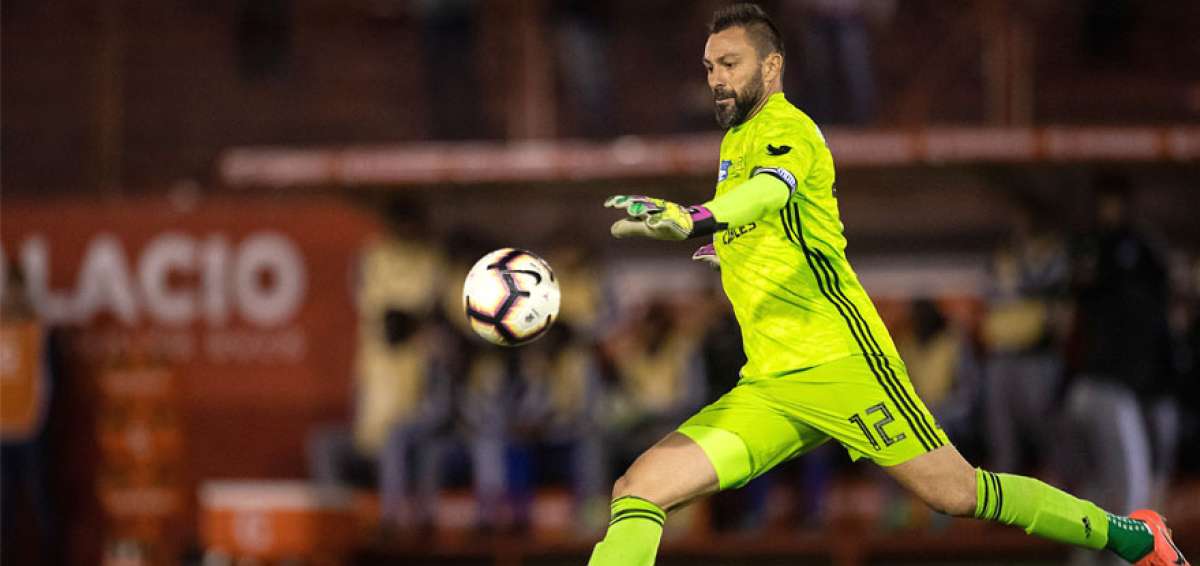 El arquero emelecista Esteban Dreer fue una de las figuras del partido. El portero conjur&oacute; casi la totalidad de las jugadas de gol del club Hurac&aacute;n.