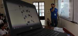 Las redes sociales construyen aprendizaje en un aula de clase