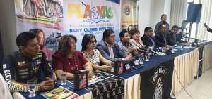El alcalde Dany Mite (quinto desde la izq.) dio detalles del evento del fin de semana junto con otros funcionarios del Cabildo y el sector de turismo.