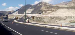 La obra de movilidad es parte del mejoramiento de los 18,4 kil&oacute;metros del eje vial E28B. Con ello, Ecuador suma 9.800 km de red vial estatal.