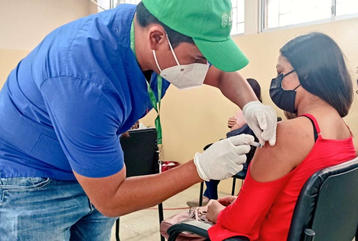En Portoviejo se abri&oacute; un nuevo punto de vacunaci&oacute;n