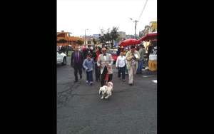 Milton Castillo vot&oacute; en compa&ntilde;&iacute;a de su mascota
