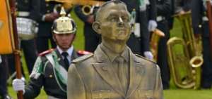 Imagen del busto que el Ministerio de Defensa devel&oacute; en honor a Darwin Panchi.