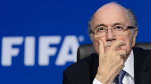 Blatter fue escuchado antes de su suspensi&oacute;n, al contrario de lo que dicen sus abogados 