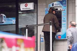La Polic&iacute;a recomienda tener precauciones al momento de retirar dinero de los cajeros autom&aacute;ticos. Foto: Archivo / El Tel&eacute;grafo