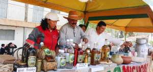 Remigio Capelo abri&oacute; una destiler&iacute;a hace 15 a&ntilde;os. Al mes produce unas 300 botellas del aguardiente que hoy caracteriza a esa parroquia de Nab&oacute;n. Del penco tambi&eacute;n se elabora miel, colada y panela.
