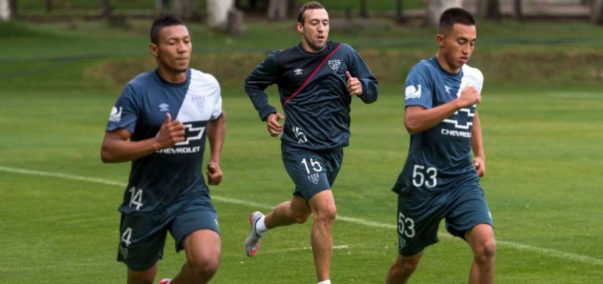 Brahian Alem&aacute;n (c) se uni&oacute; a los trabajos de Liga de Quito en los primeros d&iacute;as que este plantel inici&oacute; la pretemporada en las instalaciones de Pomasqui.